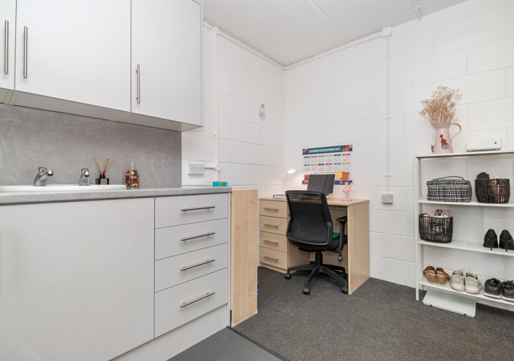 Large Single at Wood Green 2